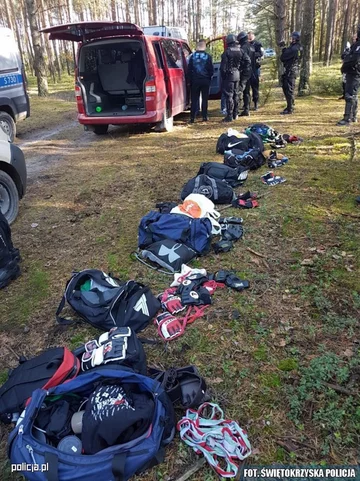 Policjanci nie dopuścili do ustawki w lesie 