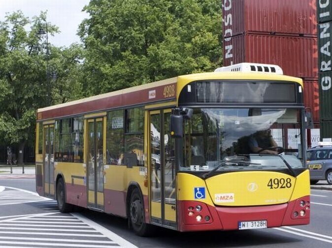 Warszawa. Autobus Wjechał W Ludzi