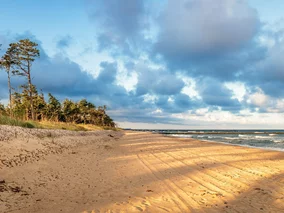 Miniatura: Polski kurort z dwuczęściową plażą....