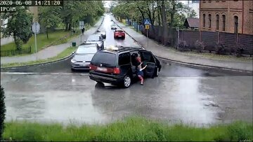 Dziecko wypadło z&nbsp;samochodu