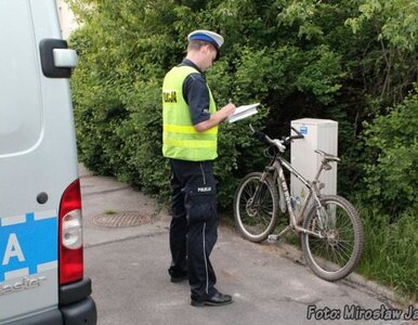 Miniatura: Potrącił rowerzystę i uciekł. Policja...