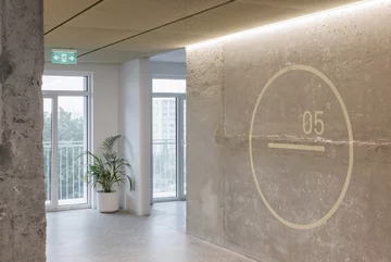 Dawny hotel robotniczy w Koszycach odzyskał modernistyczną godność, projekt  Atrium Architekti 