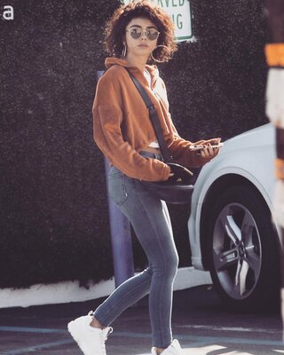 Miniatura: Sarah Hyland, znana z serialu „Współczesna...