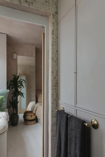 Śródziemnomorski klimat w pochmurnym Londynie, projekt Red Deer downloadfor.press, red deer