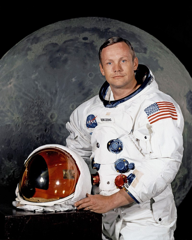 1. Neil Armstrong i odprawa celna Neil Armstrong, pierwszy człowiek na świecie, który stanął na Księżycu (21 lipca 1969), musiał po powrocie z niego przejść przez odprawę celną w Stanach Zjednoczonych, podobnie jak każdy podróżny wjeżdżający do USA.