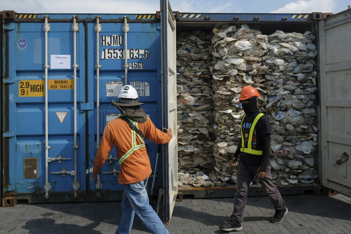Śmieci odsyłane z Malezji do Kanady 