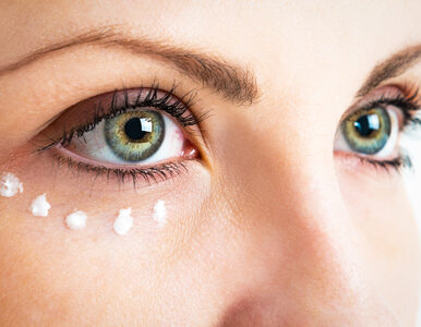 Dermatolodzy obalają 7 największych mitów na temat kremu pod oczy