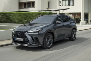 Nowy Lexus NX 450h+ 