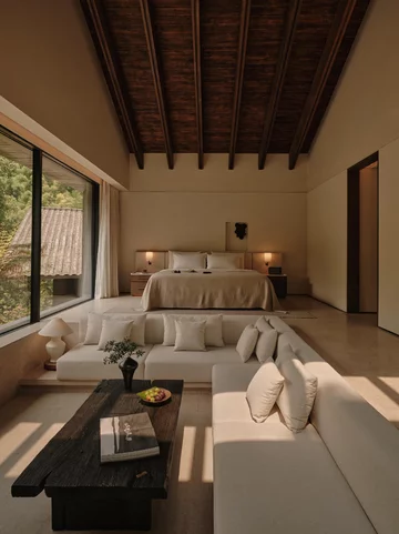 To butikowy hotel w Emeishan w Chinach zaprojektowany przez Studio J. Bridgland (SJB), powstały w wyniku adaptacji istniejących budynków 