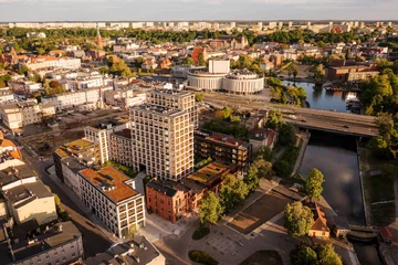 Nowy Port w Bydgoszczy to otwarty kwartał miejski z zabudową mieszkaniowo-usługową, bulwarem nad Brdą i wysokiej jakości przestrzeniami publicznymi zaprojektowanymi przez BBGK Architekci 