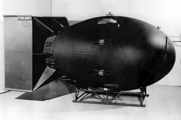 Fat Man &ndash; plutonowa bomba atomowa, kt&oacute;ra w&nbsp;dniu 9&nbsp;sierpnia 1945 została zdetonowana nad japońskim miastem Nagasaki