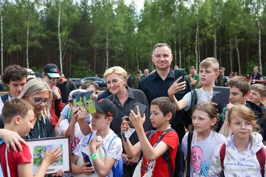 Andrzej Duda i Agata Duda podczas akcji „sprzątaMY” 