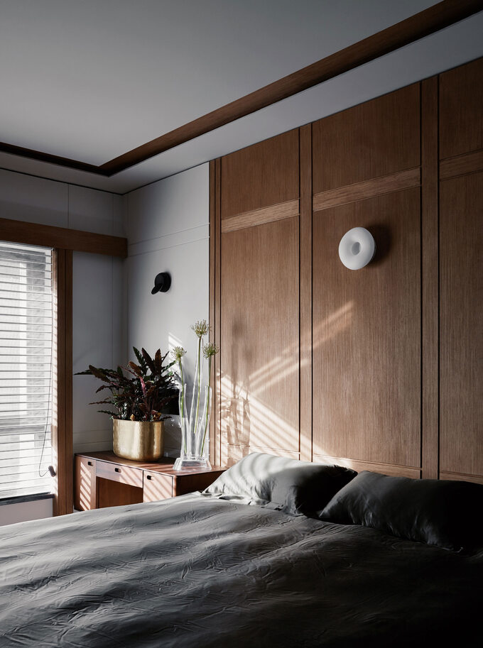 Elegancko urządzone mieszkanie dla pary, projekt Nolan Chao