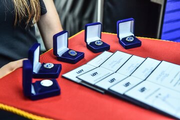 Nagrody dla&nbsp;pracownik&oacute;w LOT-u