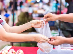 Miniatura: Miały ułatwiać robienie zakupów. Klienci...