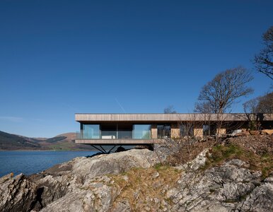 Miniatura: Dom na skale, projekt Cameron Webster...