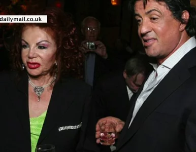 Miniatura: Podnosi ciężary i nosi mocny makijaż -...