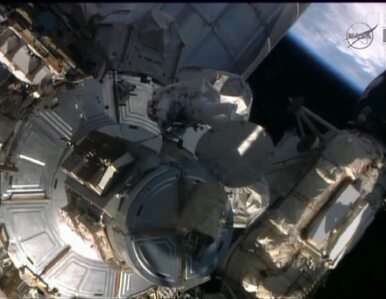 Miniatura: Kosmiczny spacer na ISS. Naprawiają...
