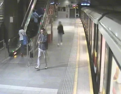 Miniatura: Chciał wepchnąć ludzi pod metro. Policja...