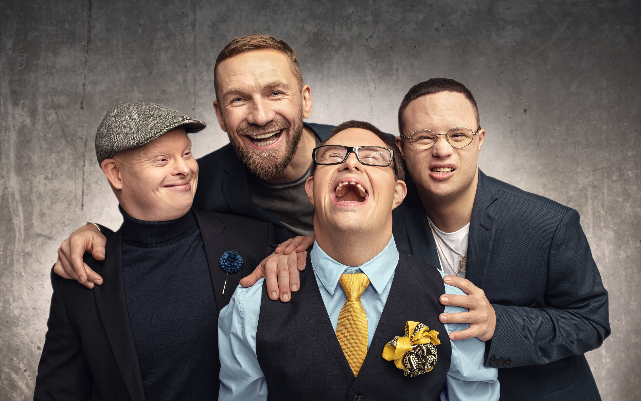 Jak nazywa się program, w którym Przemysław Kossakowski wyrusza z podróż z osobami z Zespołem Downa?