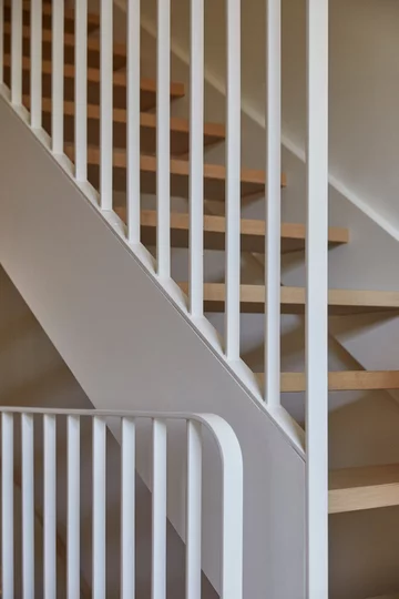 Minimalistyczne wnętrza starego domu, projekt Reign Architects 
