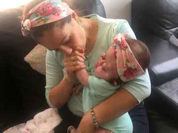 Niepełnosprawna Batya Goldman z mamą 