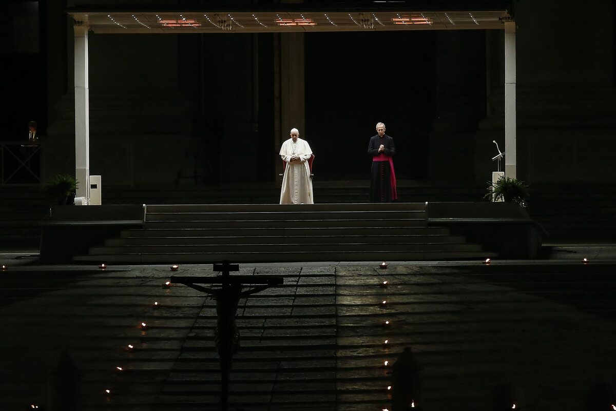 Papież Franciszek podczas Drogi Krzyżowej 
