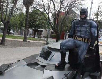 Miniatura: „Batman” patroluje ulice i namawia ludzi,...
