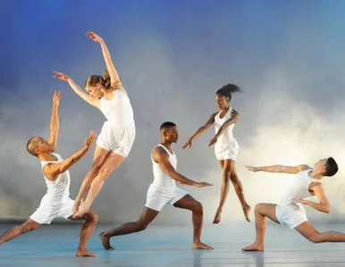 Miniatura: Taniec klasyczny z nowoczesnym....