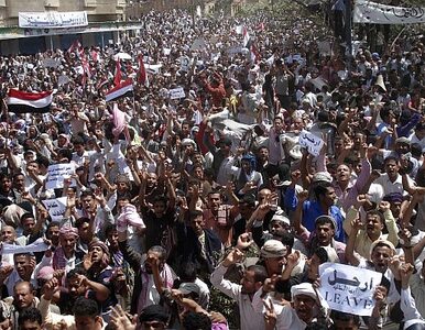 Miniatura: W Jemenie strzelają do demonstrantów