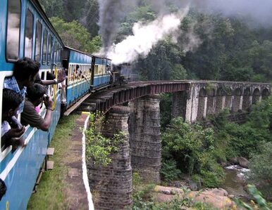 Miniatura: Katastrofa kolejowa w Indiach. Pasażerowie...