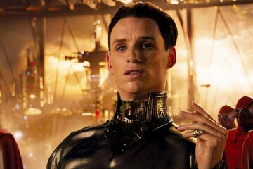 Eddie Redmayne w&nbsp;filmie &bdquo;Jupiter: Intronizacja&rdquo;