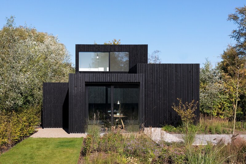 Patio Home, Capsula
