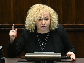 Posłanka Lewicy chce „zakazu modlitw – pikiet z krwawymi banerami”