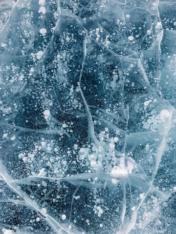 Zdjęcie na zamarzniętym jeziorze Bajkał 