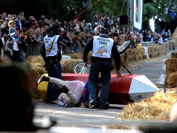 II Wyścig Mydelniczek Red Bull (fot. PAP/Tomasz Gzell)