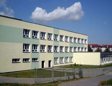 Miniatura: 60-latka z fałszywymi dyplomami przez...