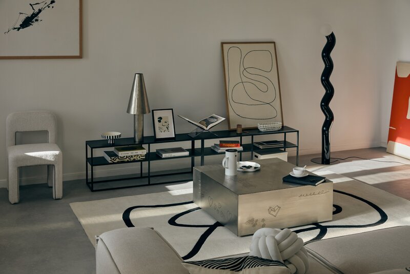 Artystyczna kreska, organiczne formy i&nbsp;świadoma niedoskonałość &ndash; trend Living Sketches zamienia wnętrze w&nbsp;przestrzeń inspirowaną procesem tw&oacute;rczym, gdzie detal i&nbsp;linia grają gł&oacute;wną rolę