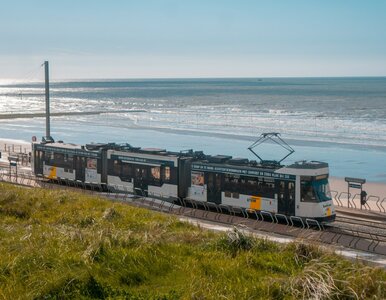 Miniatura: Tym tramwajem pojedziesz prosto na plażę....