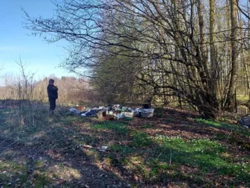 Śmieci znalezione przez leśniczego 