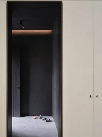 Dom z czarną kuchnią, projekt Batay-Csorba Architects 