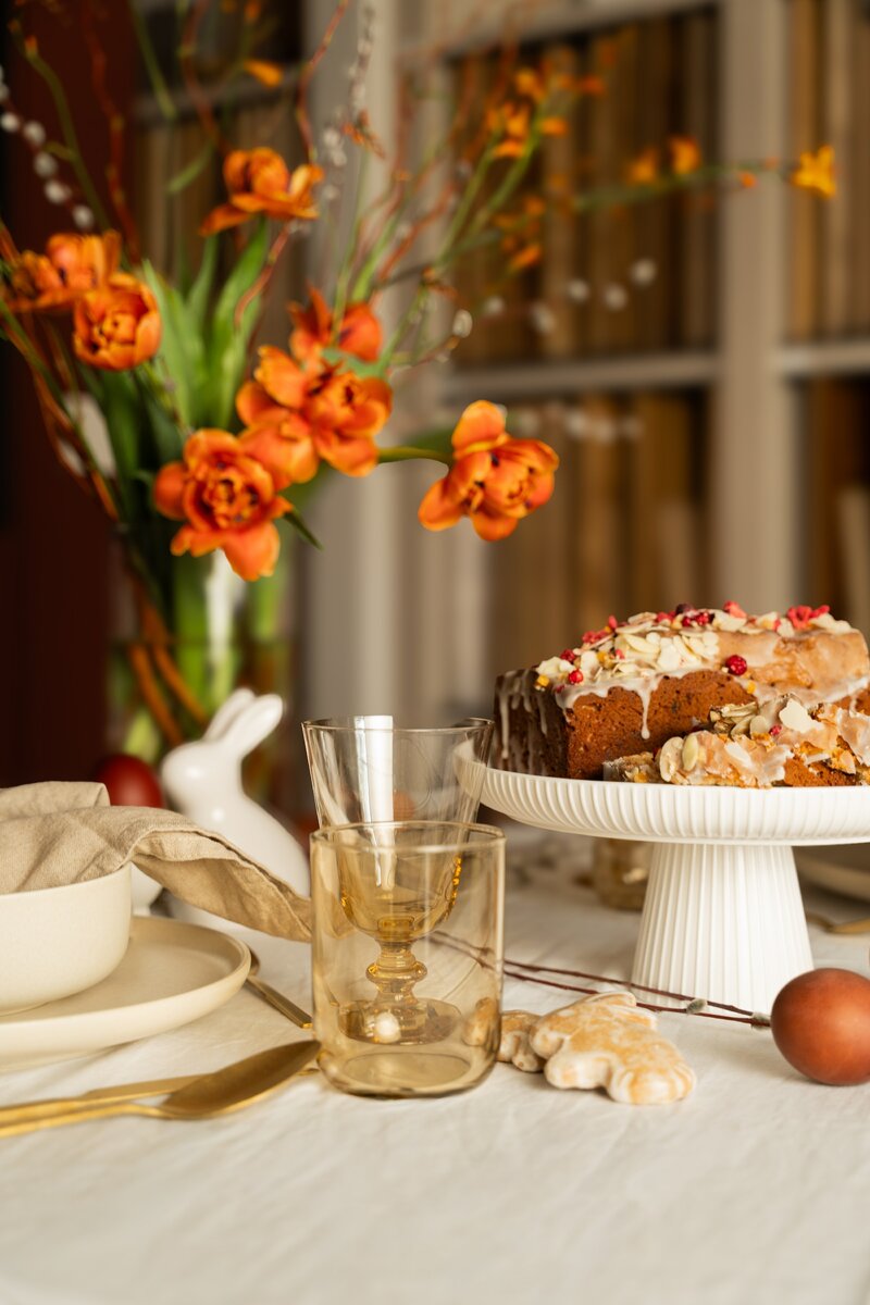 Naturalne materiały, ciepłe kolory i&nbsp;swobodne detale tworzą wielkanocną aranżację bez presji &ndash; stylową, przytulną i&nbsp;bliską naturze