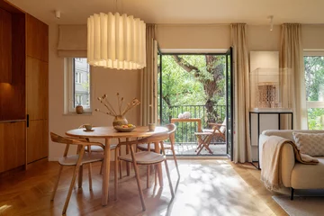 BXB studio stworzyło hybrydowe wnętrze w Warszawie – biuro i mikroapartament w jednym. Projekt zdobył European Property Awards 2025–2026 