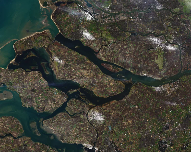 Miniatura: Dziwne białe plamy na satelitarnych...