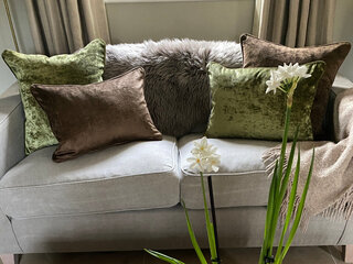 Wnętrza 2026 nie&nbsp;rezygnują z&nbsp;zieleni chartreuse, ale&nbsp;traktują go&nbsp;jak wyrafinowaną przyprawę