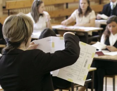 Miniatura: Polacy skazani na głupienie? "Kto napisał...