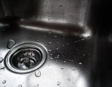 Miniatura: Jedna kropla wystarczy. Zlew przestaje...