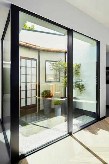 Minimalistyczne wnętrza z retro akcentami, projekt XUL Architecture downloadfor.press. xul