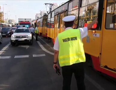 Miniatura: Zderzenie tramwajów w centrum Warszawy. 6...