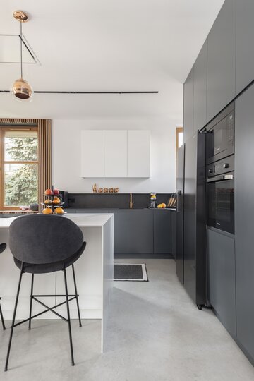 Wszystkie odcienie szarości. Dom jednorodzinny w&nbsp;Konstancinie, projekt SAAN Architekci